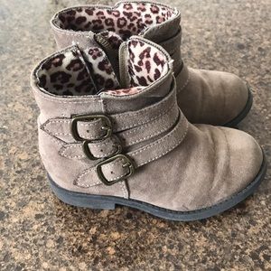 Zip up brown toddler size 7 booties